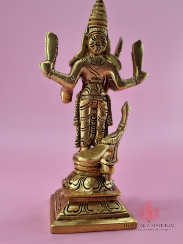 Thiruchendur Murugan with Detachable Vel and Mayil - Image 3