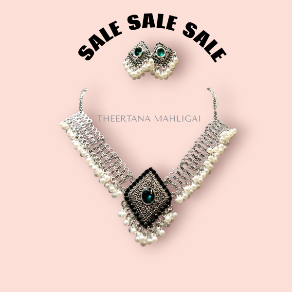 European Emerald Green Star Stone with White Drop Chain