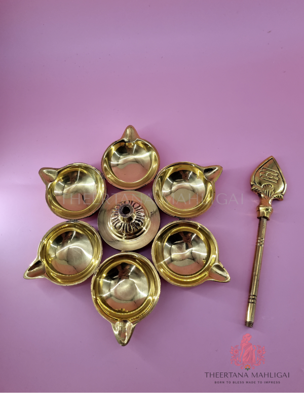 Divine Brass Arumuga Vel Vilakku (7 Inch) - Image 2