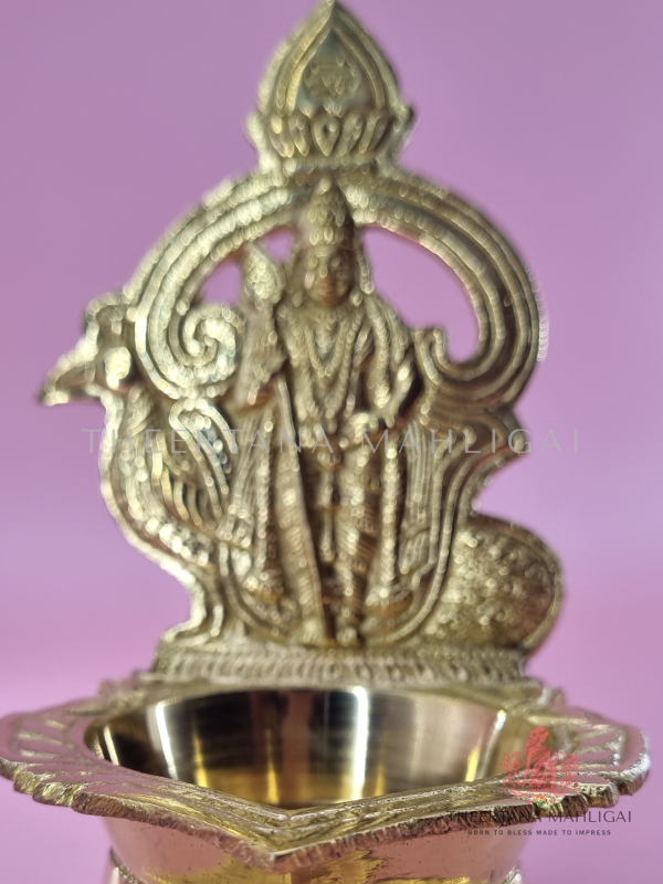 Murugan Om Mayil Kamachi Vilaku