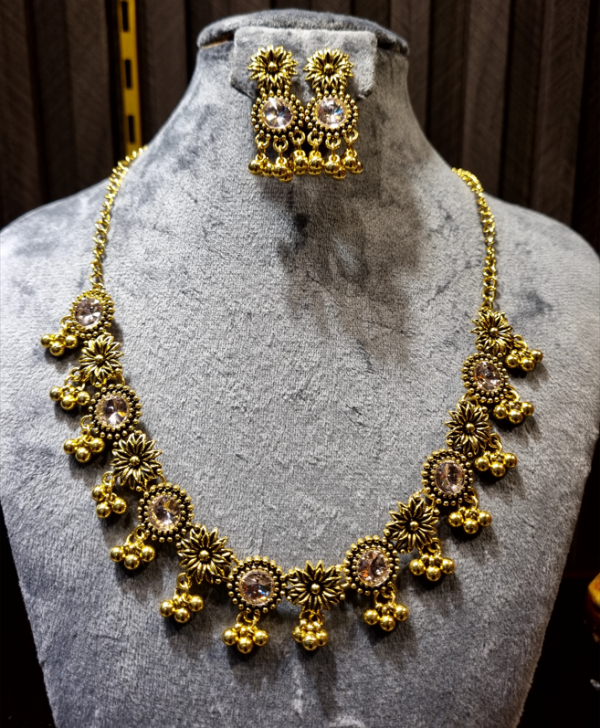 Retro Pink Stone with Gold Flower chain - Image 2