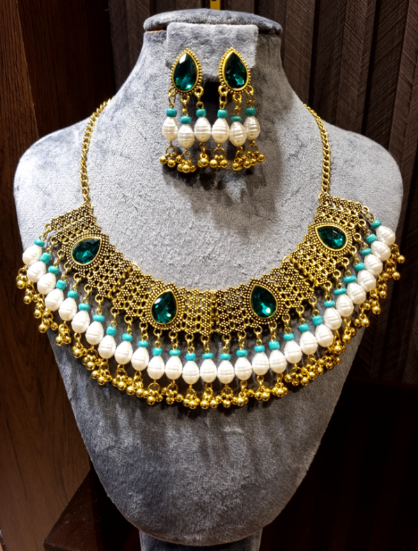 Retro Versatile Green Stone with Pearl Drops Chain + Earrings
